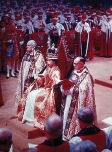 3 incoronarea elisabetei a II a in 1953 prima ceremonie televizata copy 222x300 Regii britanici, patronati de Sfantul Gheorghe, cavalerul get de Capadochia