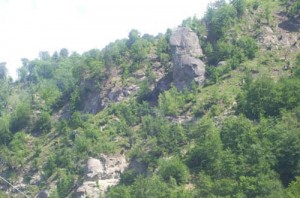 3 dealul chipuriei 300x198 Calea Zeilor din Cetateni, cel mai misterios loc din Romania  (I)