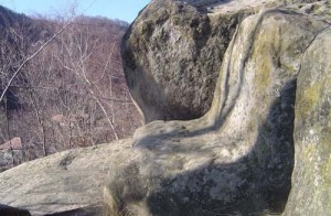 5 scaun negru voda de la alunis 300x196 Calea Zeilor din Cetateni, cel mai misterios loc din Romania  (I)