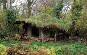 casa hobbit 2 300x190 A fost descoperita femeia hobbit, in Tara Galilor!  